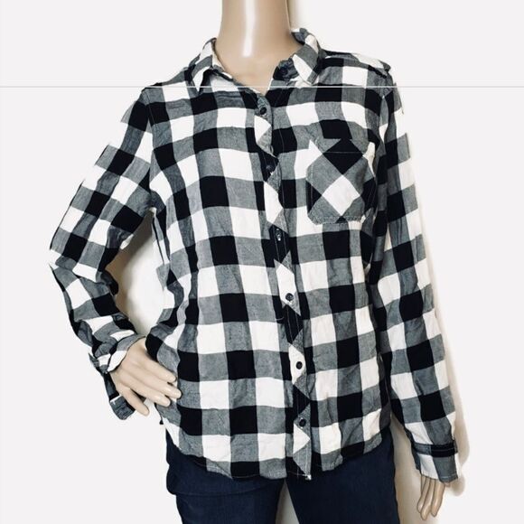 Universal Thread Plaid Black and White Button Up Top. - Picture 2 of 4